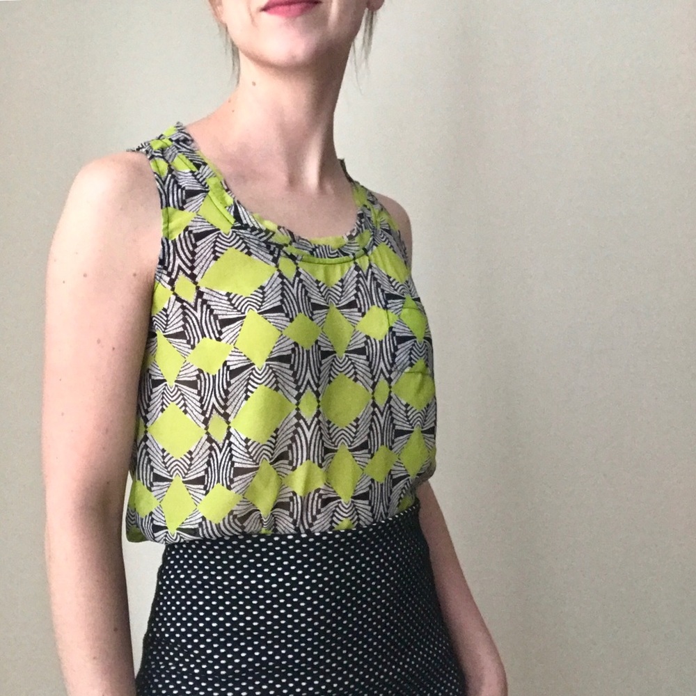💸 3 for $10 💸 Two by Vince Camuto sheer top